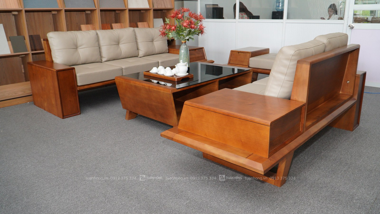 Sofa gỗ tự nhiên VB 04 – thiết kế góc L nhỏ gọn, nệm da Cleo cao cấp, đi kèm bàn trà đồng bộ, phù hợp không gian phòng khách nhỏ