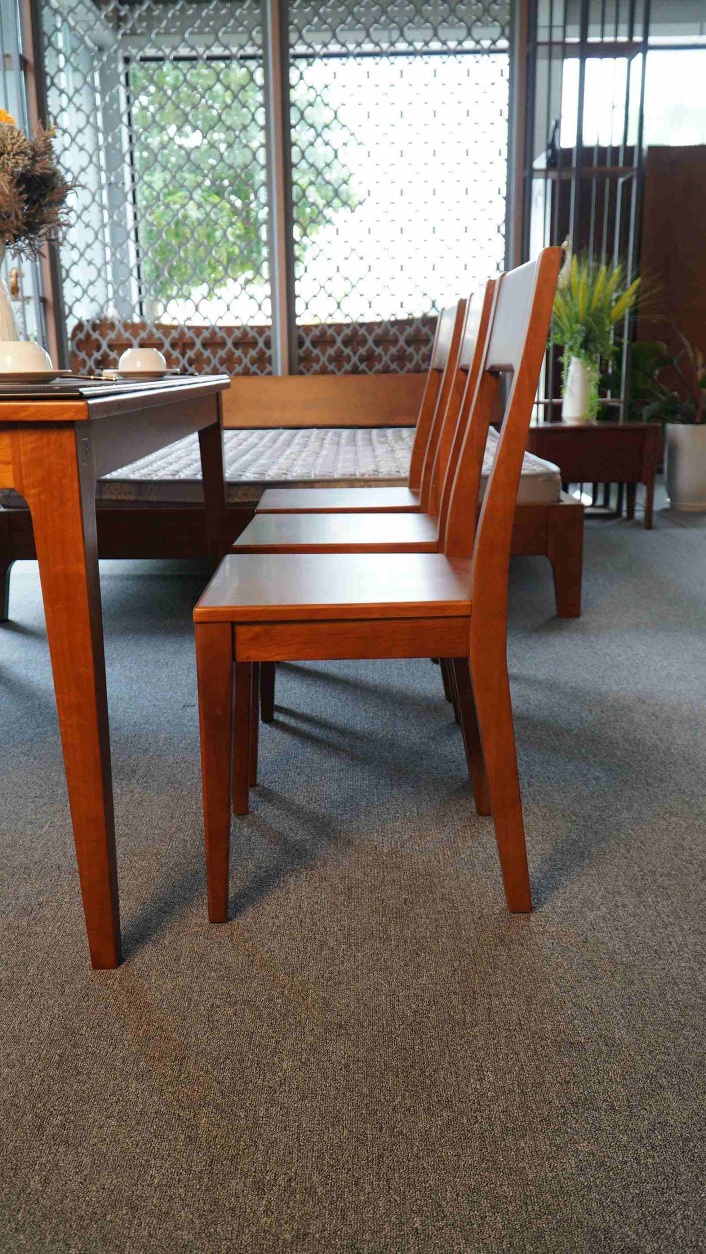Bộ bàn ghế ăn gỗ tự nhiên VB 01 – bàn 1m4, 4 ghế, thiết kế nhỏ gọn hiện đại, phù hợp không gian bếp gia đình