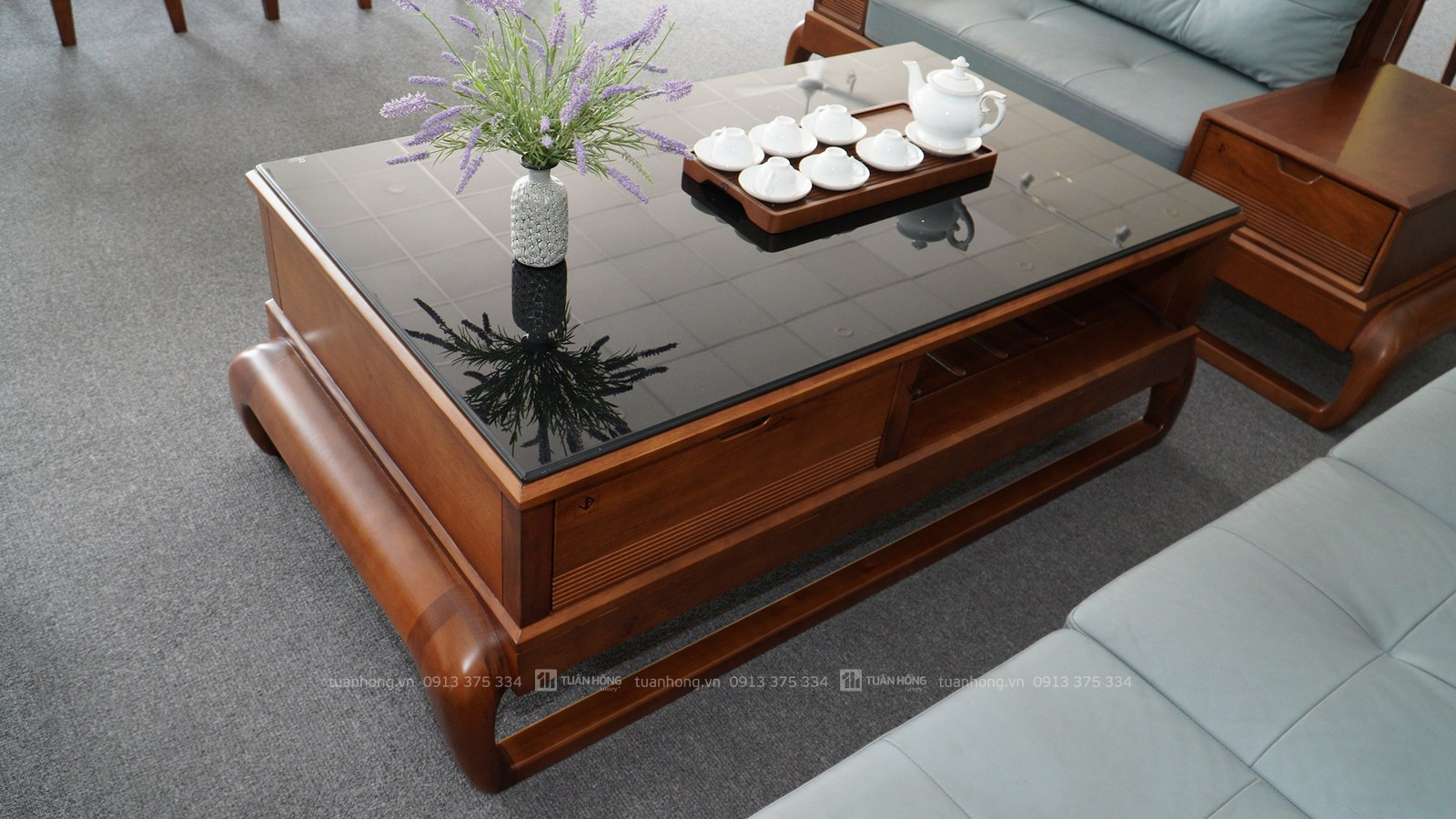 Sofa gỗ tự nhiên VB 03 – thiết kế góc L nhỏ gọn, nệm da Cleo cao cấp, đi kèm bàn trà đồng bộ, phù hợp phòng khách hiện đại