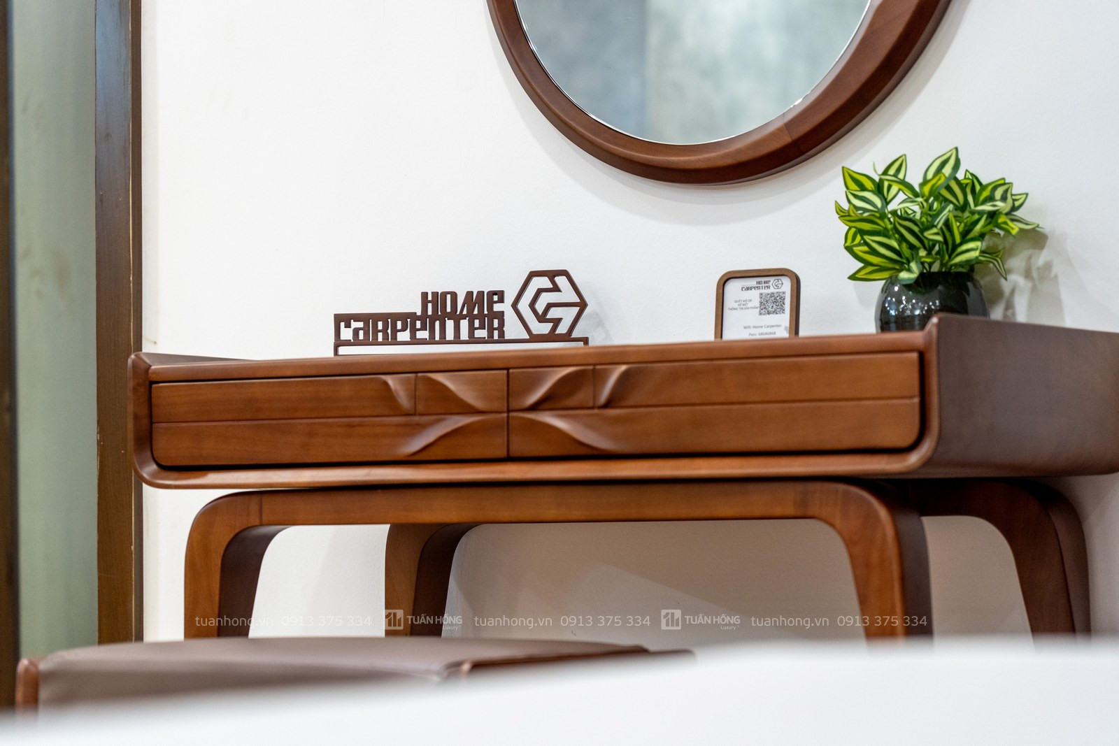 Bàn trang điểm gỗ tự nhiên Home Carpenter 03 – thiết kế nhỏ gọn, hiện đại, gương lớn, ngăn kéo tiện dụng