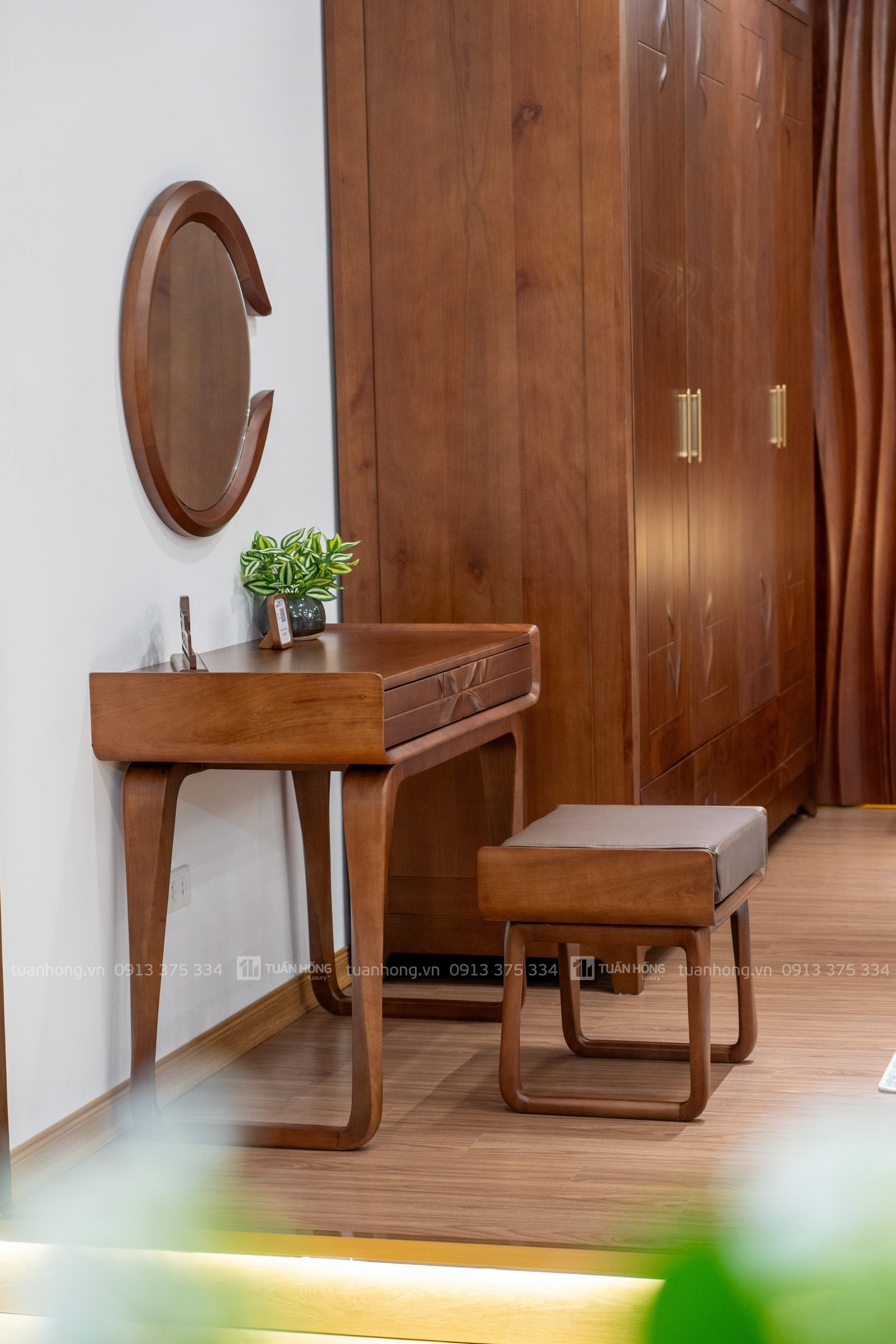 Bàn trang điểm gỗ tự nhiên Home Carpenter 03 – thiết kế nhỏ gọn, hiện đại, gương lớn, ngăn kéo tiện dụng