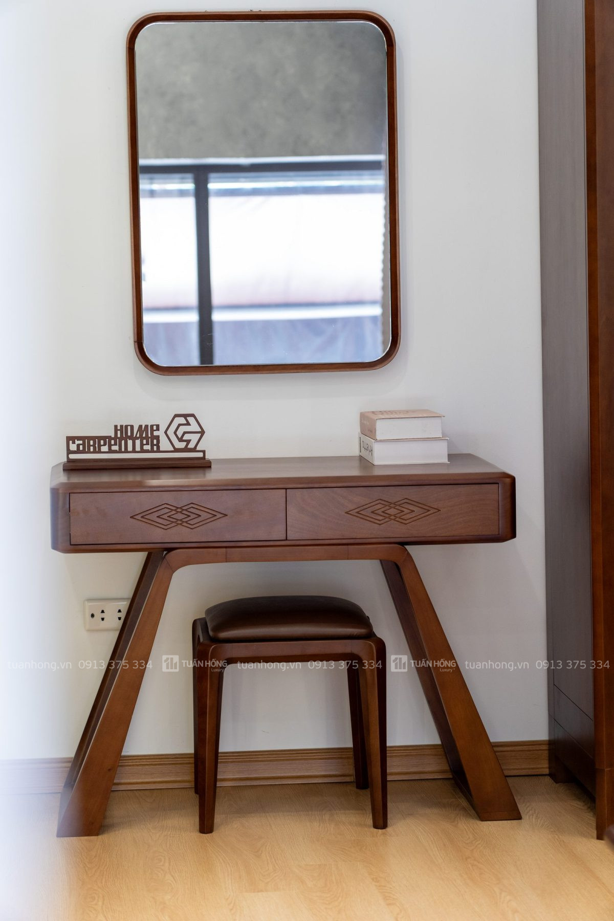 Bàn trang điểm gỗ tự nhiên Home Carpenter 02 – thiết kế hiện đại, gương lớn, ngăn kéo tiện dụng