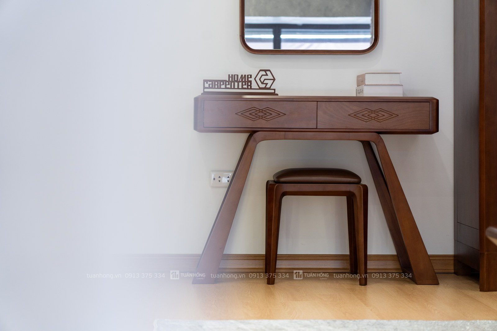 Bàn trang điểm gỗ tự nhiên Home Carpenter 02 – thiết kế hiện đại, gương lớn, ngăn kéo tiện dụng