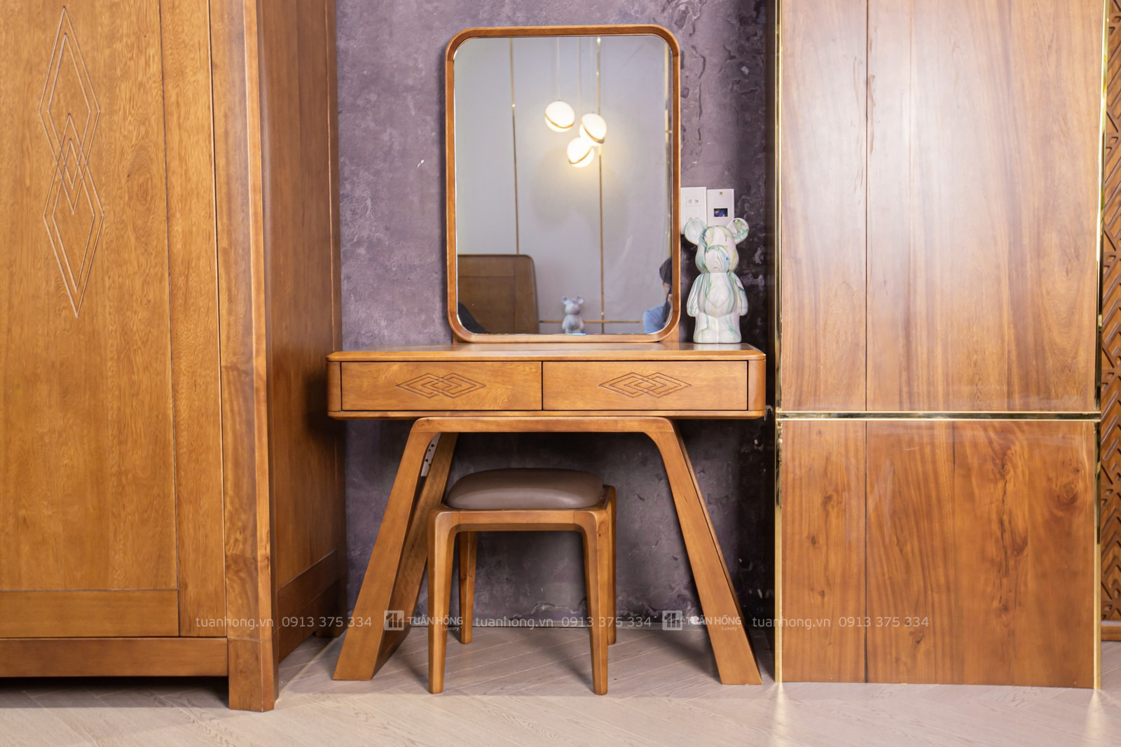 Bàn trang điểm gỗ tự nhiên Home Carpenter 02 – thiết kế hiện đại, gương lớn, ngăn kéo tiện dụng