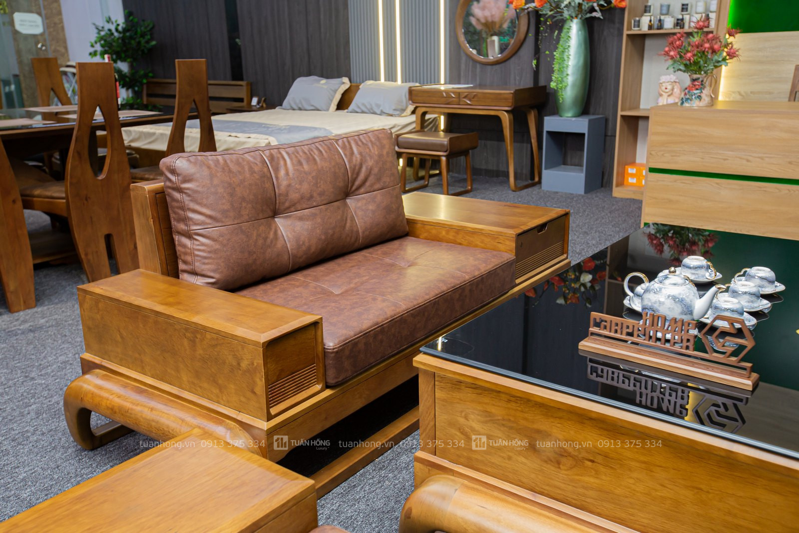 Sofa gỗ tự nhiên VB 03 – thiết kế góc L nhỏ gọn, nệm da Cleo cao cấp, đi kèm bàn trà đồng bộ, phù hợp phòng khách hiện đại