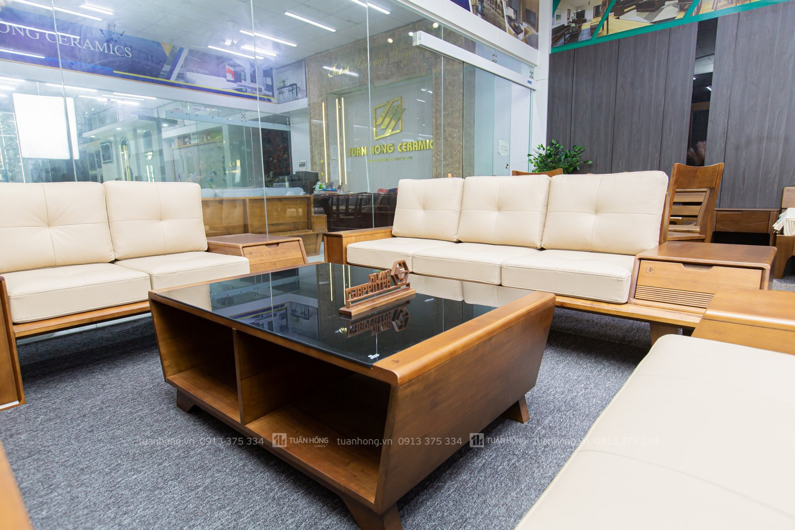 Sofa gỗ tự nhiên VB 04 – thiết kế góc L nhỏ gọn, nệm da Cleo cao cấp, đi kèm bàn trà đồng bộ, phù hợp không gian phòng khách nhỏ