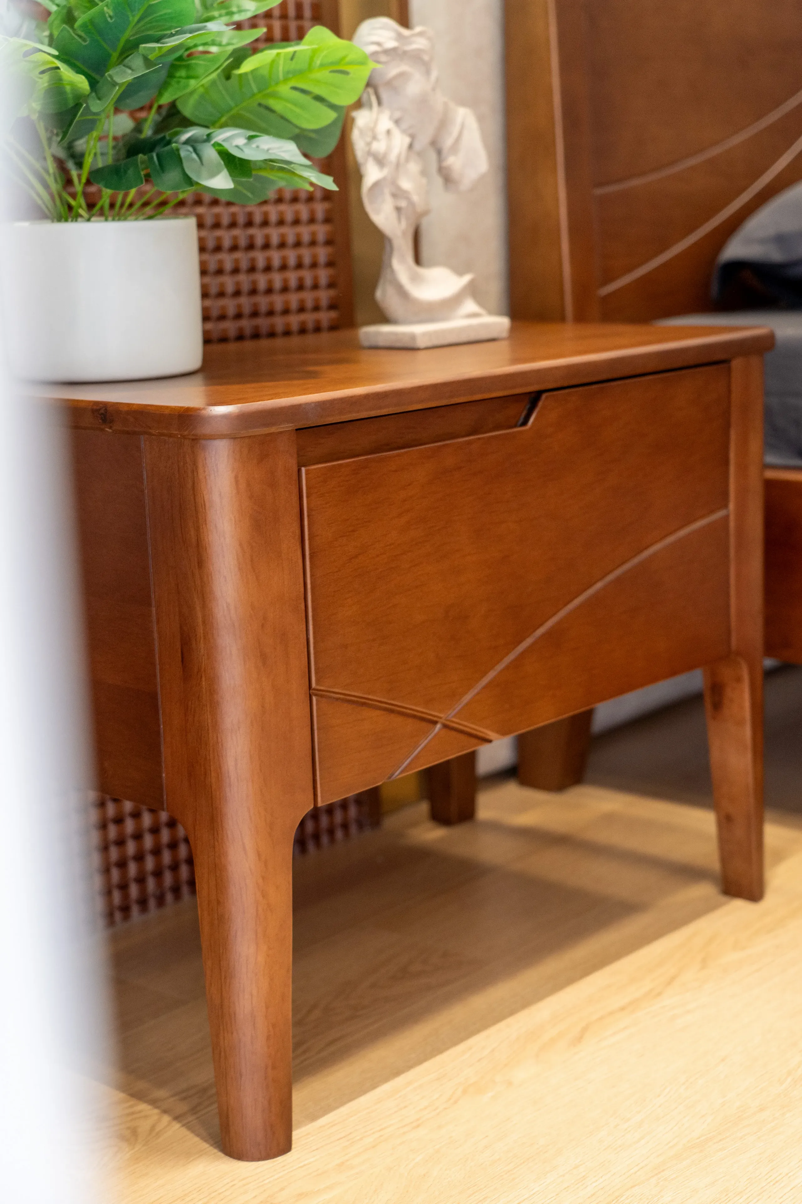 Tab đầu giường gỗ tự nhiên Home Carpenter 01 - Ảnh 4